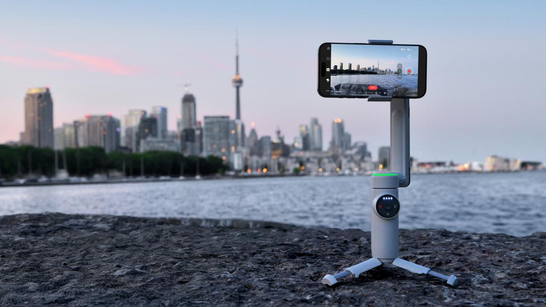 让iPhone秒变AI摄影师，影石Insta360发布新款AI手机稳定器Flow Pro